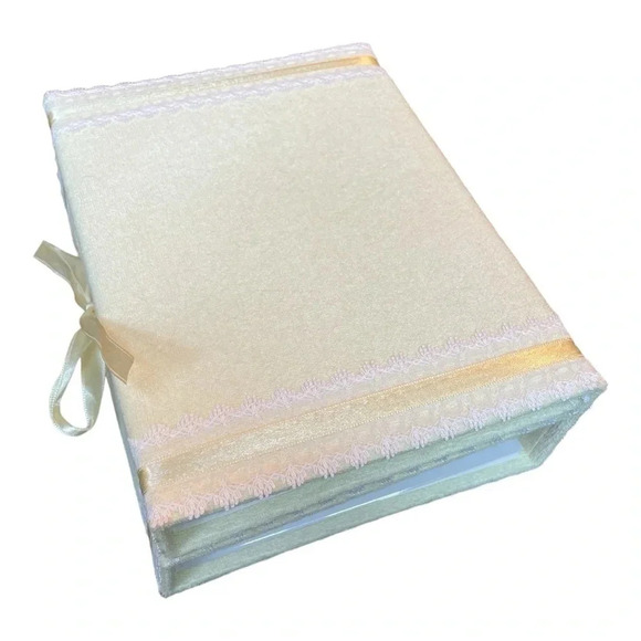 BABY PHOTO ALBUM EMBELLISHED WITH BOOTIES & FLOWERS - Picture 5 of 6